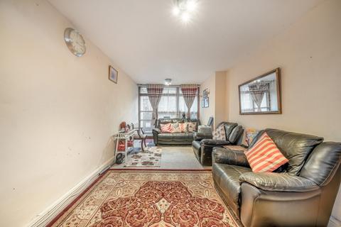 46 Walpole Place, London, SE18 6TP