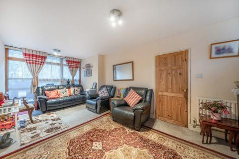 46 Walpole Place, London, SE18 6TP