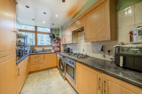 46 Walpole Place, London, SE18 6TP