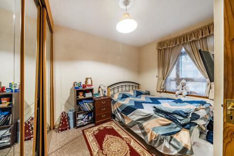 46 Walpole Place, London, SE18 6TP