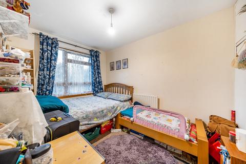 46 Walpole Place, London, SE18 6TP