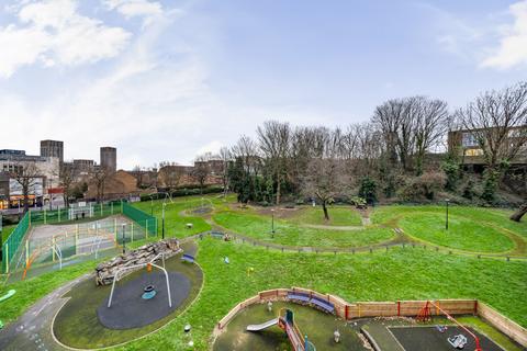 46 Walpole Place, London, SE18 6TP