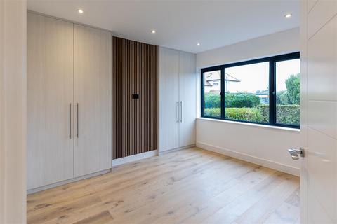 15 Bushey Avenue, Petts Wood, Orpington, BR5 1EP