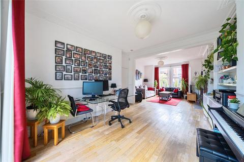 4 bedroom end of terrace house for sale, Coldfall Avenue, London, N10