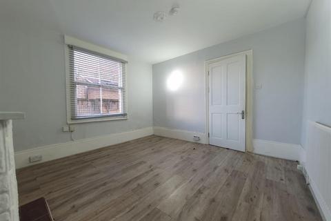 3 bedroom flat to rent, Cavendish Road, London