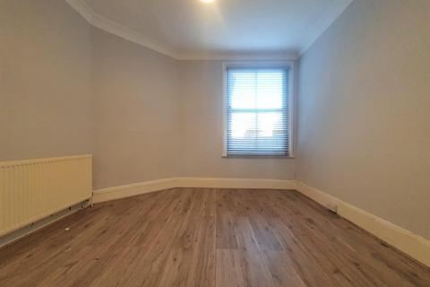 3 bedroom flat to rent, Cavendish Road, London