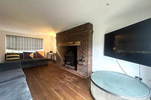 4 bedroom detached house to rent, The Ridings, Whitstable