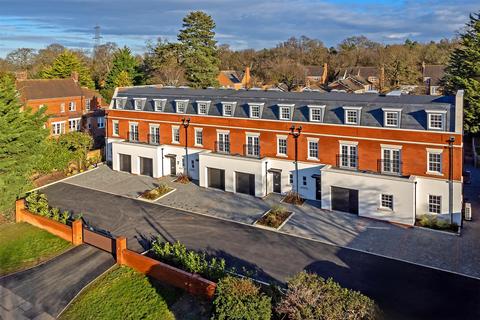 4 bedroom terraced house for sale, North Road, Stevenage