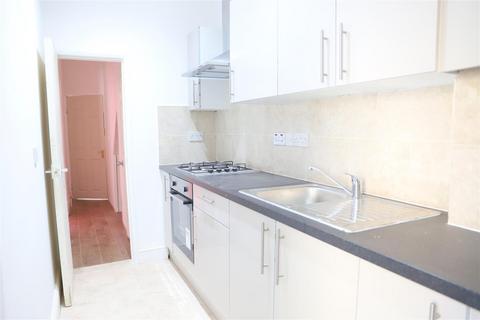 1 bedroom flat to rent, Kings Avenue, Middlesex TW3