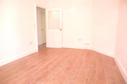 1 bedroom flat to rent, Kings Avenue, Middlesex TW3