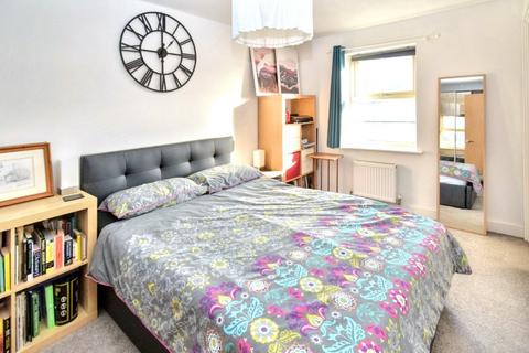 3 bedroom townhouse for sale, Holts Crest Way, Leeds, West Yorkshire