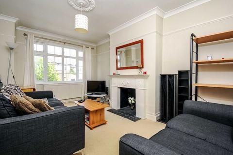 3 bedroom flat to rent, Tilehurst Road, London SW18