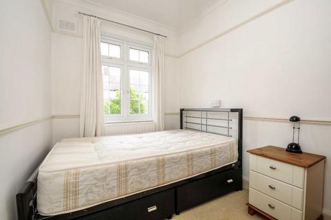 3 bedroom flat to rent, Tilehurst Road, London SW18