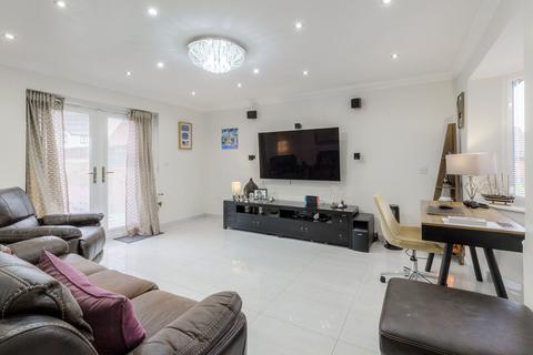 17 Abbotsbury, Westcroft, Milton Keynes, MK4 4EY