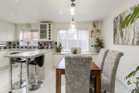 17 Abbotsbury, Westcroft, Milton Keynes, MK4 4EY