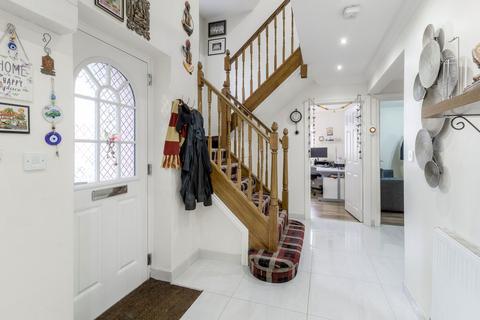 17 Abbotsbury, Westcroft, Milton Keynes, MK4 4EY