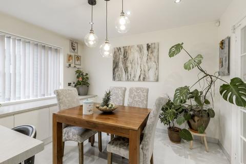 17 Abbotsbury, Westcroft, Milton Keynes, MK4 4EY