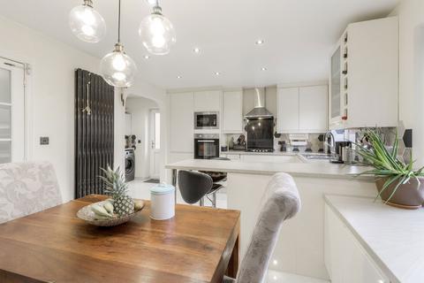 17 Abbotsbury, Westcroft, Milton Keynes, MK4 4EY