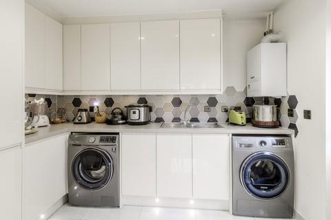 17 Abbotsbury, Westcroft, Milton Keynes, MK4 4EY