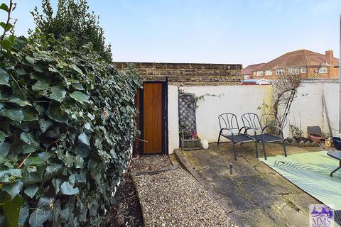 1 bedroom ground floor flat for sale, Northfleet, Gravesend