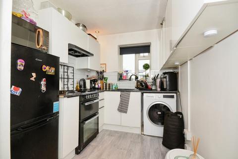 2 bedroom maisonette for sale, Comet Close, Watford WD25