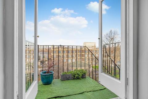 1 bedroom flat for sale, De Crespigny Park, London, SE5