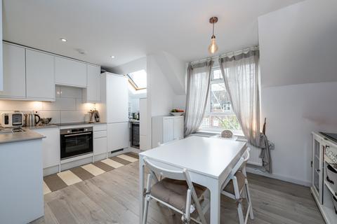 2 bedroom flat for sale, McDermott Close, Battersea, London SW11