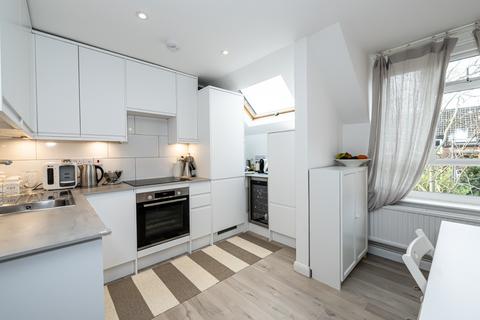 2 bedroom flat for sale, McDermott Close, Battersea, London SW11