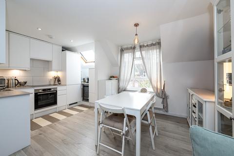 2 bedroom flat for sale, McDermott Close, Battersea, London SW11