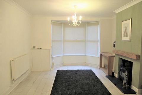 2 bedroom terraced house to rent, Roberts Street, Rushden NN10