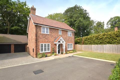 3 bedroom detached house for sale, Walnut Tree Gardens, West Horsley, KT24