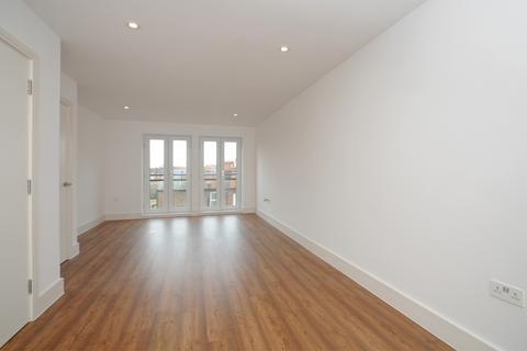 1 bedroom flat to rent, Sandringham Avenue Wimbledon Chase SW20