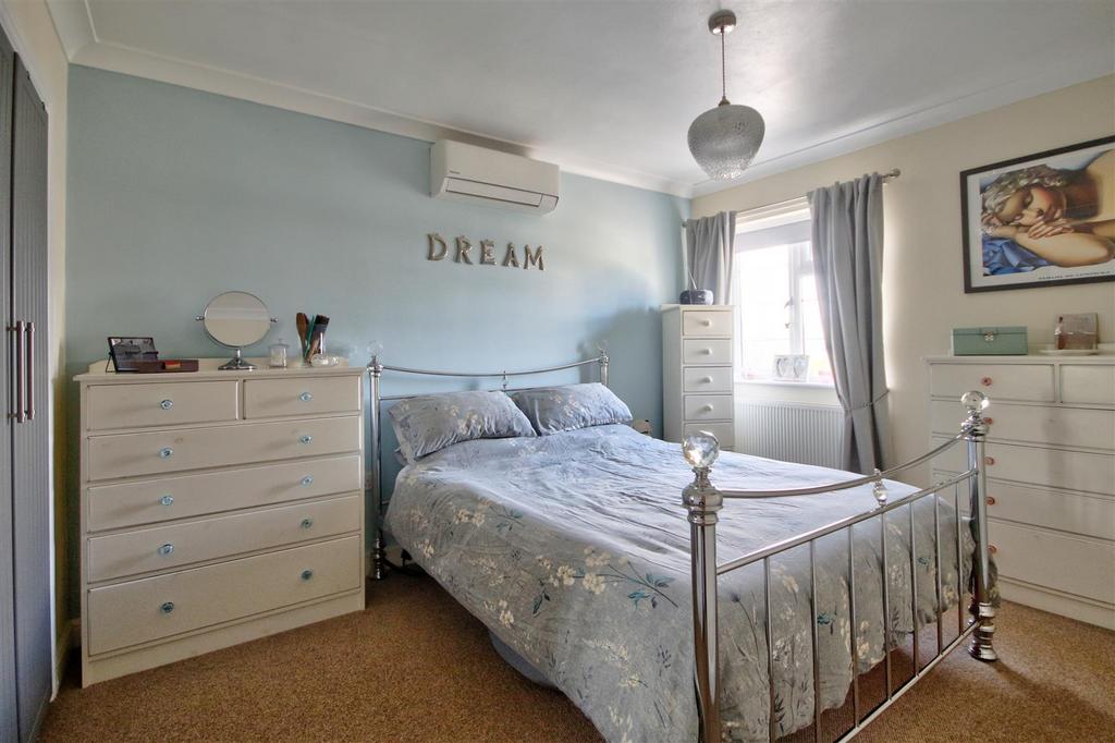 Bedroom 1.jpg