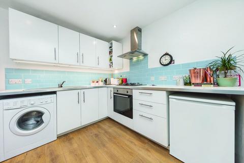 2 bedroom flat to rent, Coldharbour Lane, SE5