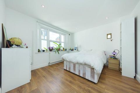 2 bedroom flat to rent, Coldharbour Lane, SE5