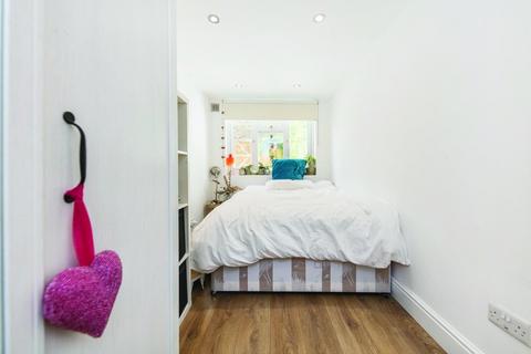 2 bedroom flat to rent, Coldharbour Lane, SE5