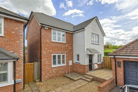 4 bedroom detached house for sale, Darcy Court, East Malling