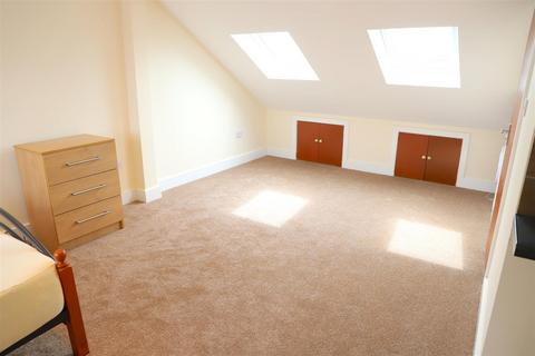 Studio to rent, Norwood Road, Middlesex UB2