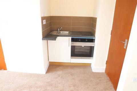 Studio to rent, Norwood Road, Middlesex UB2