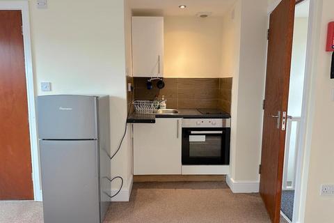 Studio to rent, Norwood Road, Middlesex UB2