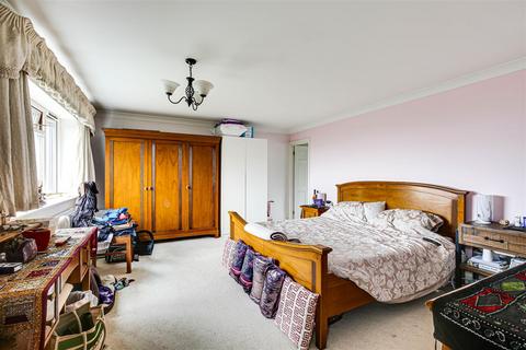 5 Sopwith Close, Biggin Hill, Westerham, TN16 3UW