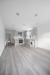 3 bedroom apartment to rent, Replingham Road London SW18