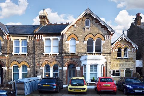 2 bedroom flat for sale, Friern Road