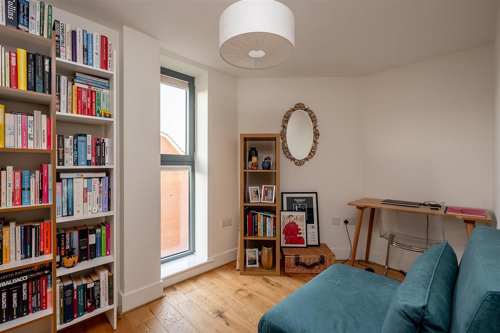 Bedroom / office