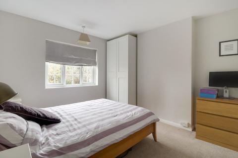 212 Ember Lane, East Molesey, KT8 0BS