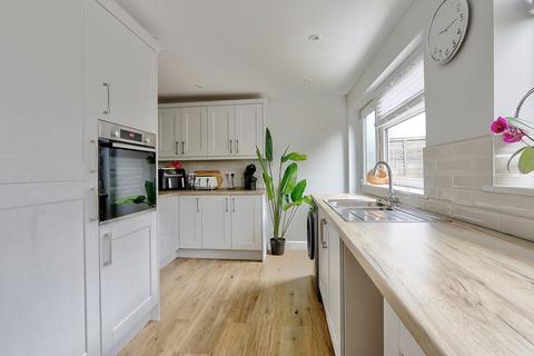 12 Guisborough Road, Nunthorpe, Middlesbrough, TS7 0LB