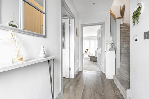 31 Lance Way, Arborfield Green, Reading, RG2 9YY