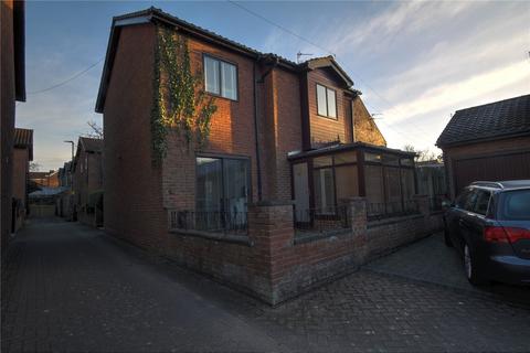 4 bedroom detached house to rent, West Farm Court, Killingworth Village, Newcastle Upon Tyne, NE12