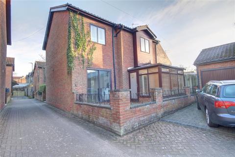 4 bedroom detached house to rent, West Farm Court, Killingworth Village, Newcastle Upon Tyne, NE12