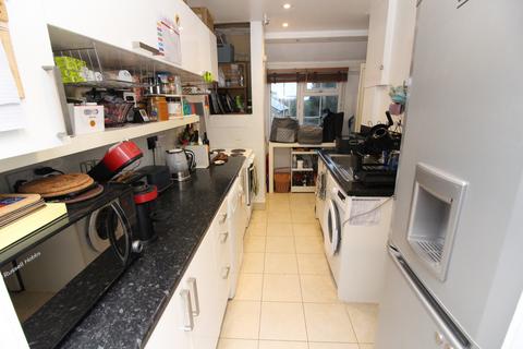 2 bedroom flat to rent, Green Lane, Morden SM4